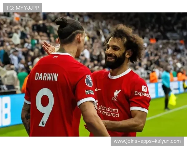 利物浦反击如闪电，萨拉赫搓射远角得手：激情夜幕下的冠军气息